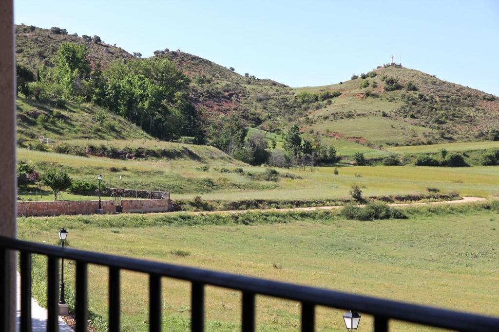 Hotel Los Arrenes De Tarancueña מראה חיצוני תמונה